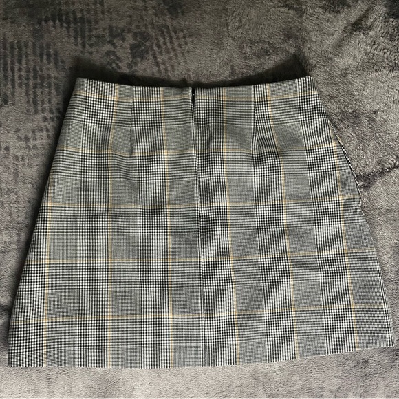 Aritzia Classic Mini Skirt - Picture 3 of 4